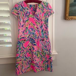 XS Lilly Pulitzer Dress; zipper closure.
